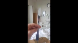 Magic Cutlery!? Spoon hangs in mid-air crazy magnetism