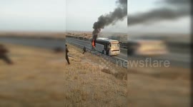 宁夏滚泉:京藏高速公路 (滚泉段)一辆大型客车发生自燃