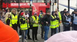Anti-fascists chant 'Nazi scum off our streets' at Yellow Vests in London's Trafalgar square