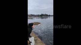 Newsflare Edit - The sounds of breaking ice on ice