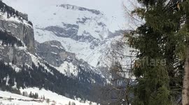 Avalanche caught on camera in Switzerland ski resort