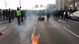 Clashes between yellow vests and riot police in Lyon in tenth weekend of protests