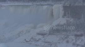 Cold snap turns Niagara Falls into an icy wonderland