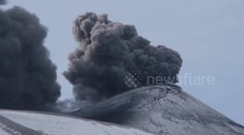 Stunning footage shows Mount Etna spewing cloud of volcanic ash