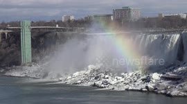 Snow turns iconic Niagara Falls into a winter wonderland