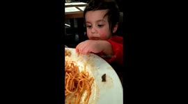 15-month-old baby tries spaghetti for the first time in her life and the reaction is priceless