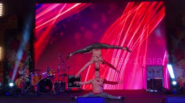 Amazing duo of Russian gymnasts perform pair routine