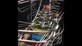 Incredibly handy guy builds an infinite rolling ball track with loops, coils and a xylophone