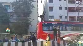 Amazing Live rescue of piegon in middle of the road as it was tangled in thread in India