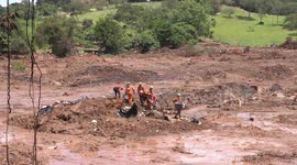 Brazil dam collapse: Rescue crews remove debris