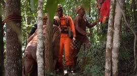 Brazil dam collapse: rescue workers
