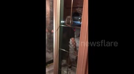 Minnesota resident creates vapour cloud by tossing boiling water into freezing air