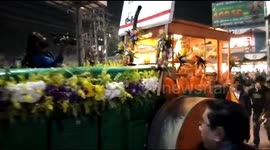 Groom in India arrives for his wedding in a STEAM-ROLLER