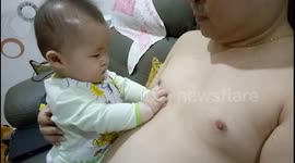 Funny video of baby sucks his Dad's Nipple