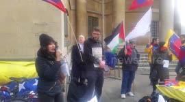 Commentry from Venezeluan reporter.