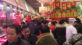 Hundreds of shoppers flood supermarket preparing for the Lunar New Year