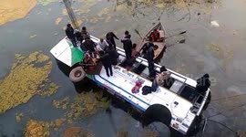 Bus full of passengers fell in drain, Rescued by local people & Administration by crane no one injured in India.