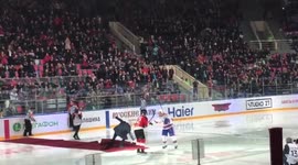 Mourinho takes embarrassing tumble at ice hockey game