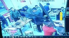 Machete gang raid busy restaurant in China