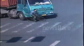 Miraculous escape for cyclist run over by 14-wheeled lorry in China