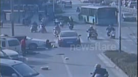 Road rage motorist drives at mopeds in China