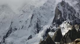 Climber films avalanche on north face of K6 in Pakistan