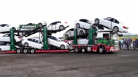 Timelapse loading Eddie Stobart Transporter with 11 brand new BMWs