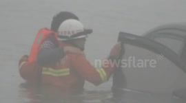 Driver rescued after river crash in foggy China