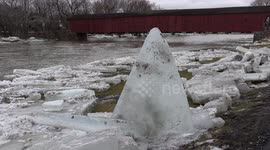 Sudden mild weather causes thaw, leaving huge ice chunks on Ontario river