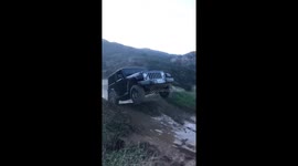 Hardtop Jeep turns into an instant convertible in this fail