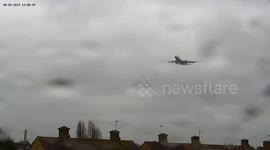 Boeing 747 forced to circle Heathrow due to intense winds