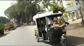 Tuk-tuk hits scooter rider in India during crazy reverse race