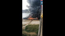 The restaurant floating on the river caught fire