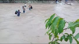 The struggle of high school students in Inbate Village, NTT, hit the flood for school