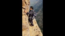 Daredevil takes on dangerous trail walk along cliff edge in India
