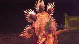 Chinese opera face changing performer in Chengdu