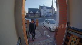 Brazen man caught on CCTV stealing antique chimney pot