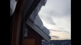 Takras! Avalanche!!!! Snow falling from roof! Really scary!