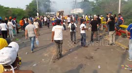 Riots in the Francisco de Paula Santander bridge in Cúcuta due to the passage of humanitarian aid to Venezuela