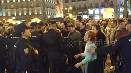 Tense scenes in Madrid as supporters and opponents of Nicolas Maduro face off