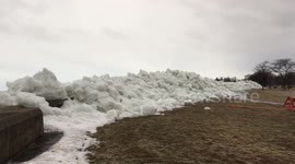 Winter is coming: 'Ice tsunami' in Canada crashes onto banks of Niagara River