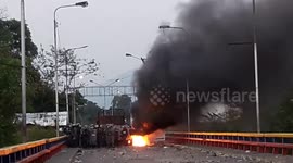 Aid truck fire at Colombian-Venezuelan border town