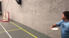 US man makes incredible disc golf shot across basketball court