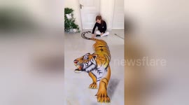 Talented Chinese woman creates vivid animals out of sand