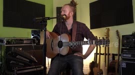 Newton Faulkner Inside Studio Interview /  Performance