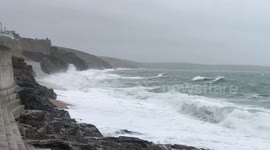 Storm Freya starts to hit coast of Cornwall in UK