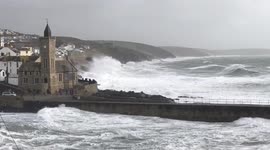 Storm Freya batters Porthleven seafront
