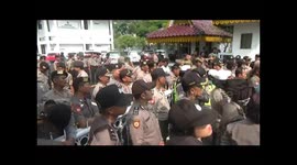 THOUSANDS OF TEACHERS DEMO PEKANBARU MAYOR