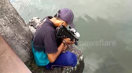 Man in Indonesia designs 'crossbow-airgun' to help him go fishing