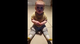 Baby has hilarious reaction to tasting lime for the first time